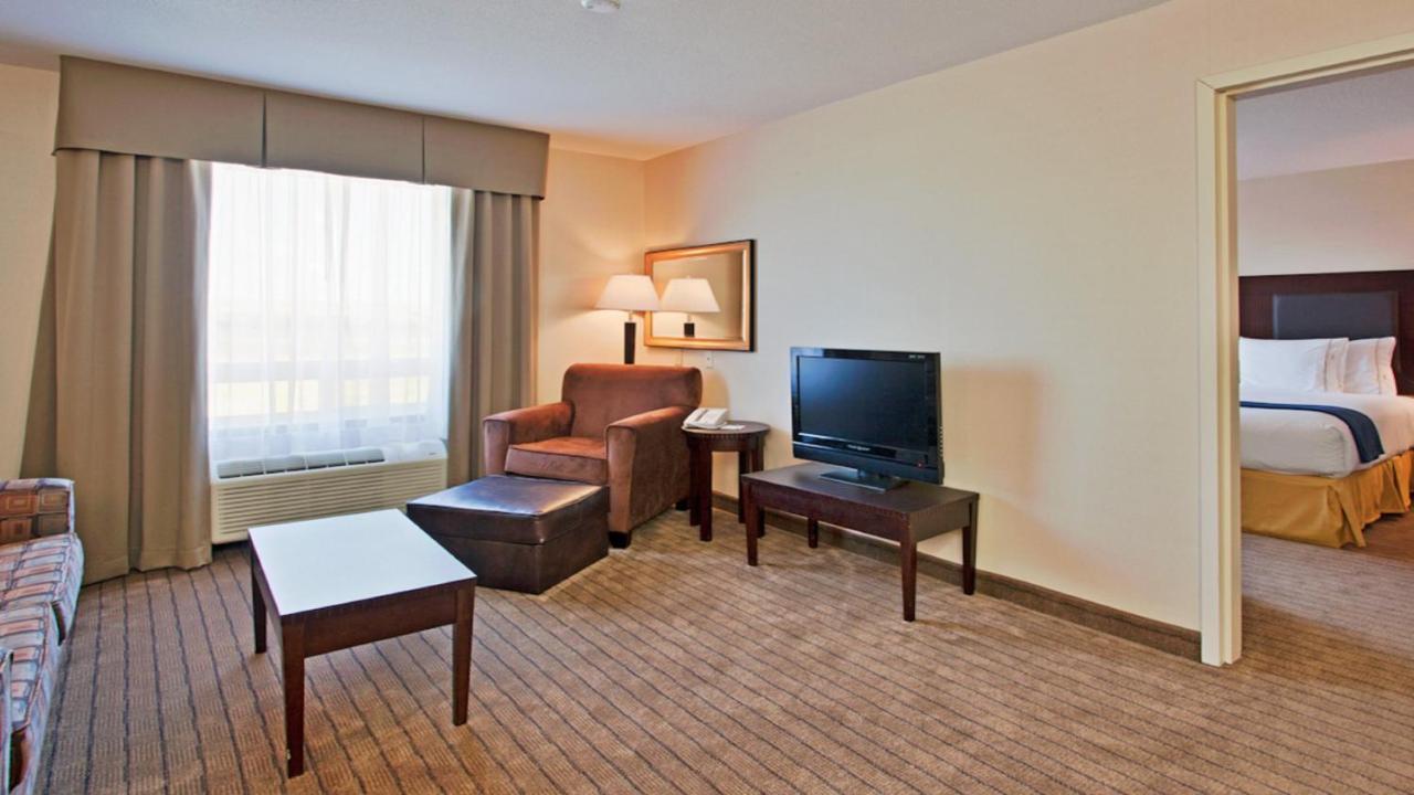 Holiday Inn Express Hotel & Suites Swift Current By Ihg Extérieur photo